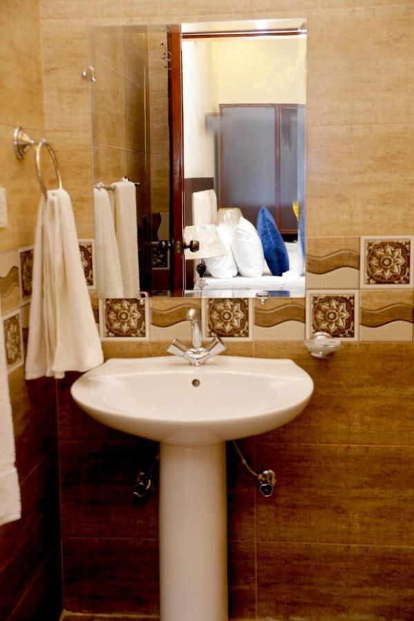 Hotel Noor Plaza Lahore Eksteriør bilde